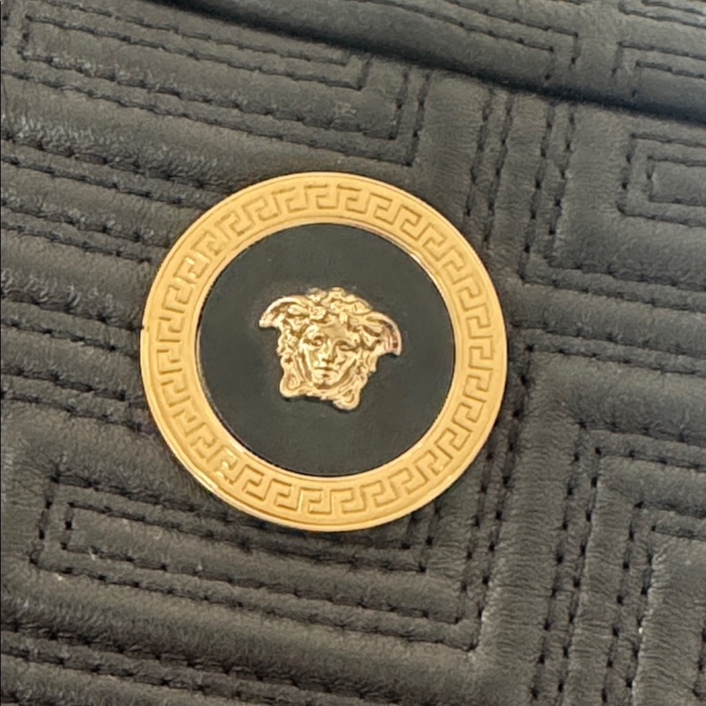 Versace - Picture 3 of 15